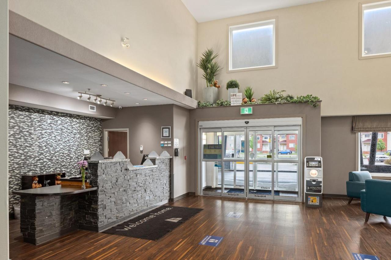 Home Inn & Suites Regina Airport 외부 사진