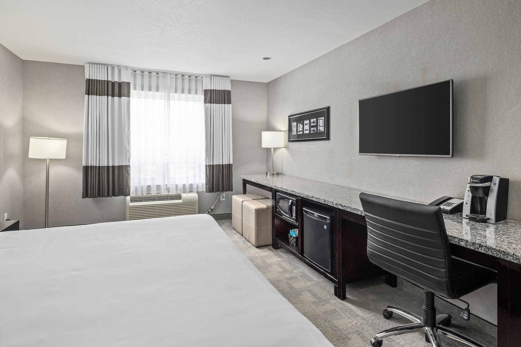 Home Inn & Suites Regina Airport 외부 사진