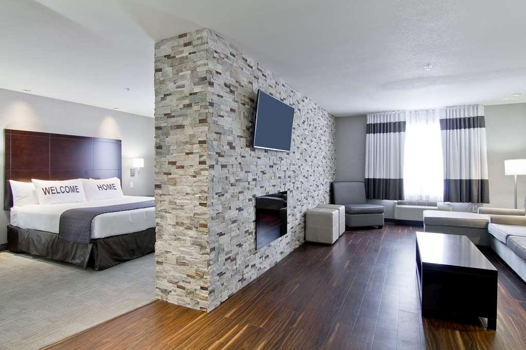 Home Inn & Suites Regina Airport 외부 사진