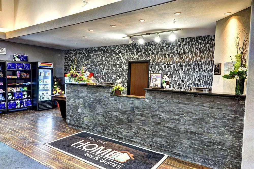 Home Inn & Suites Regina Airport 외부 사진