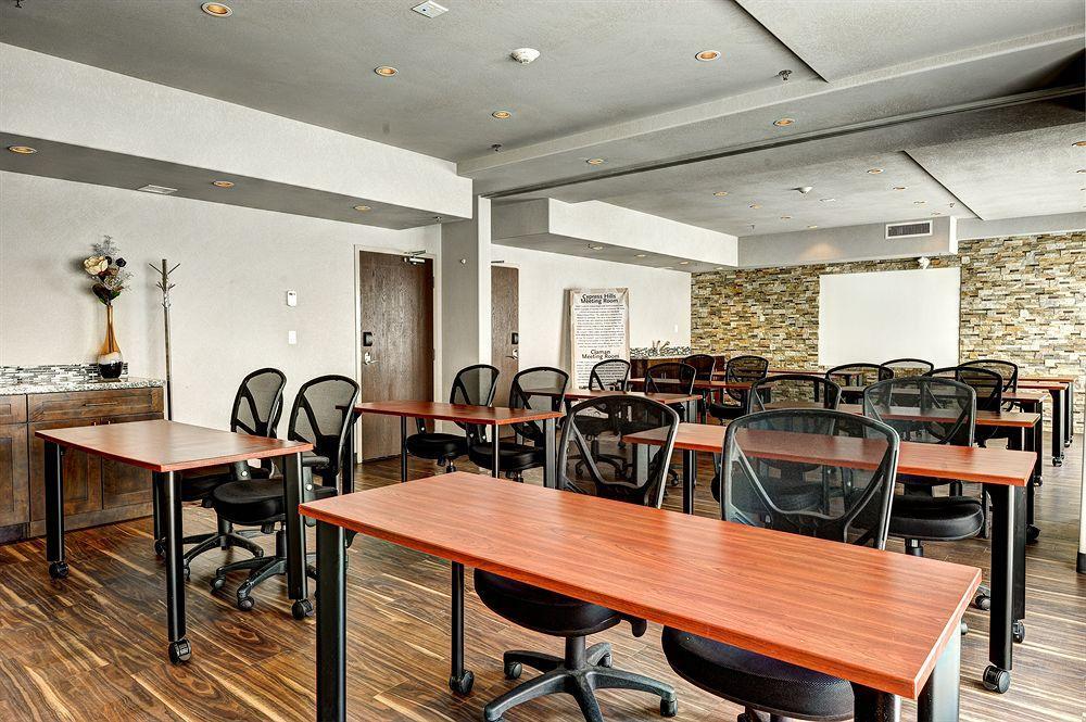 Home Inn & Suites Regina Airport 외부 사진