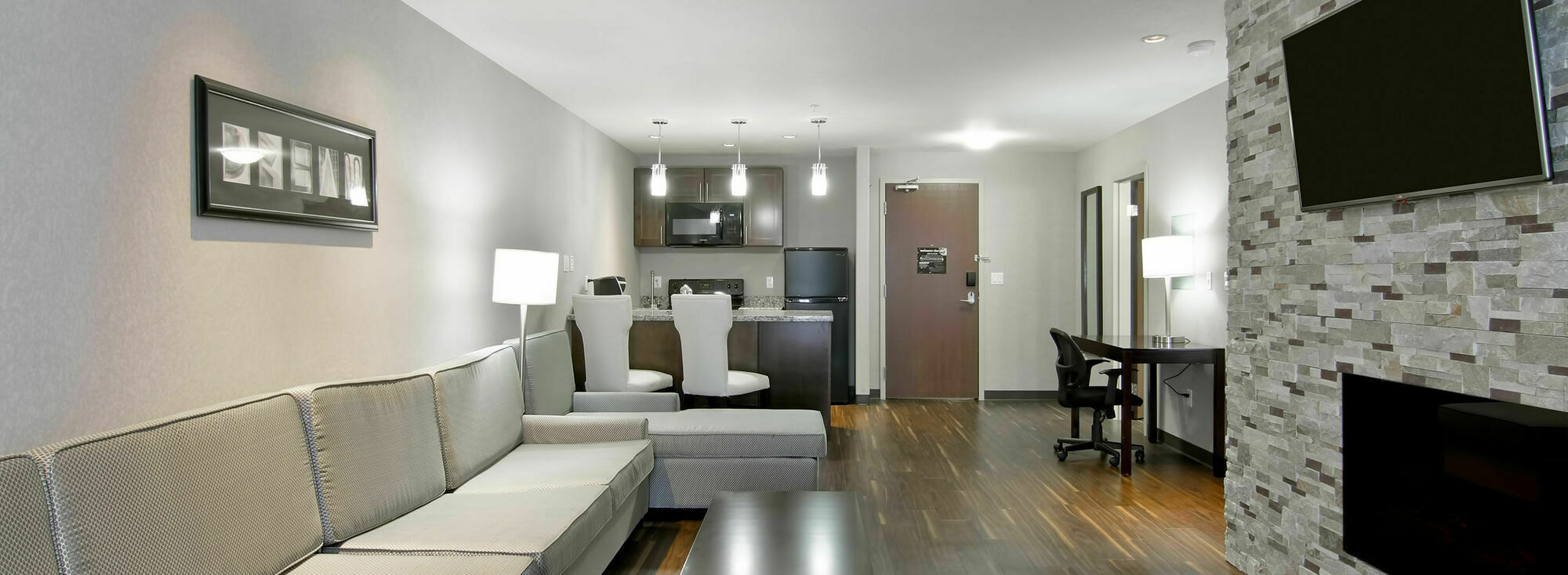 Home Inn & Suites Regina Airport 외부 사진